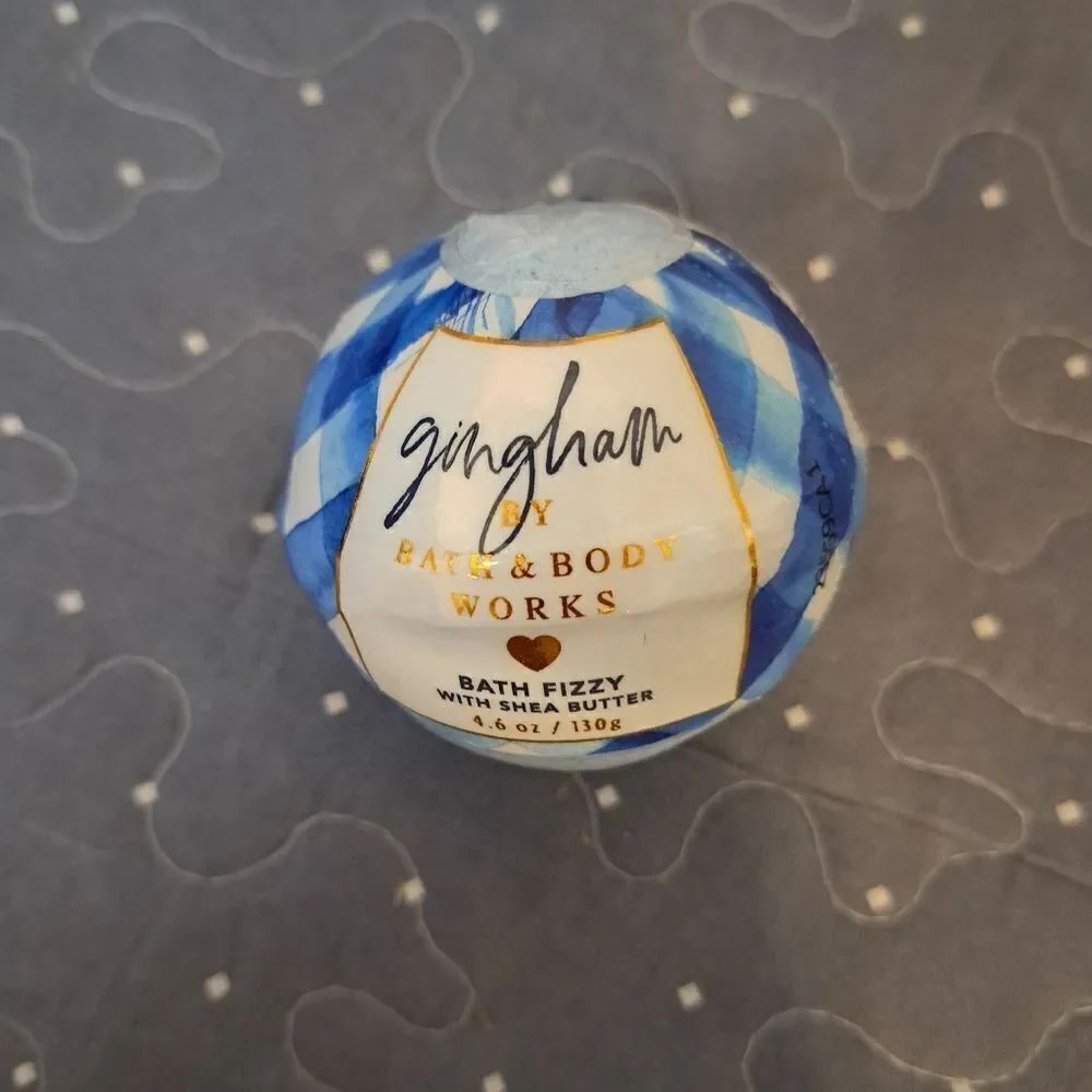 Bath & Body Gingham bath bomb - new